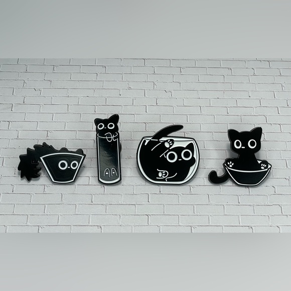 Set of 4 cute cat enamel pins - Picture 3 of 6